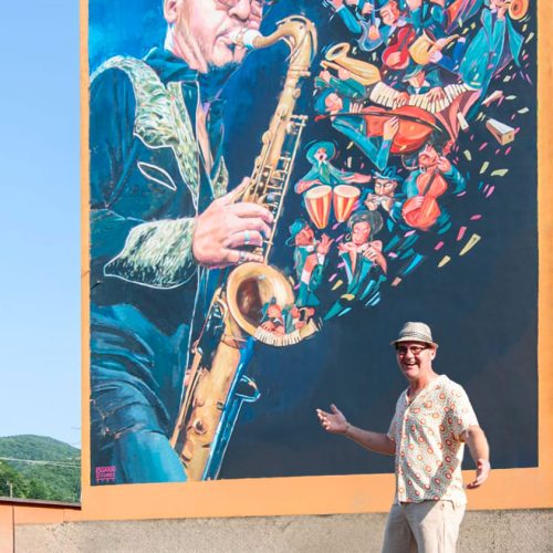 Sax Gordon, Via Don Minzoni